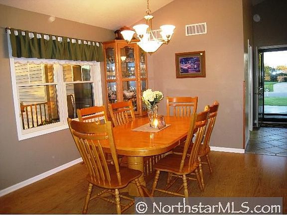 5th image of 725 Eagle Dr