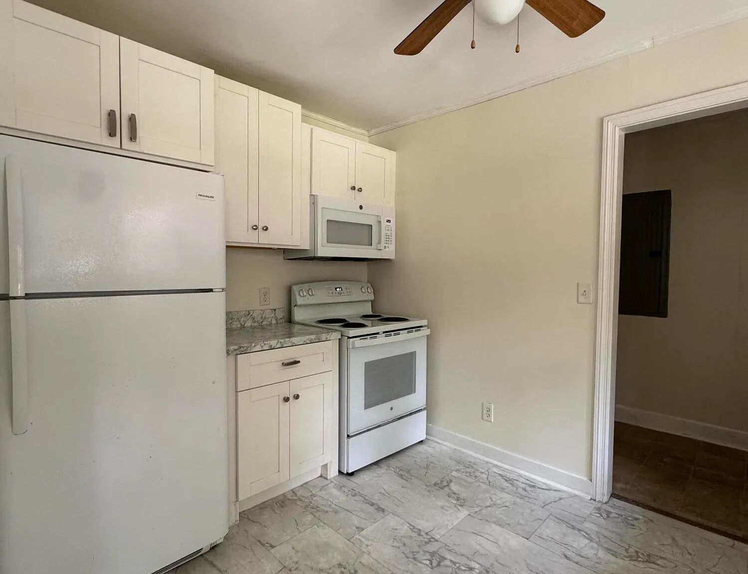 3 bed, 1.5 bath, 1320 sqft, $1,950 — Photo 4