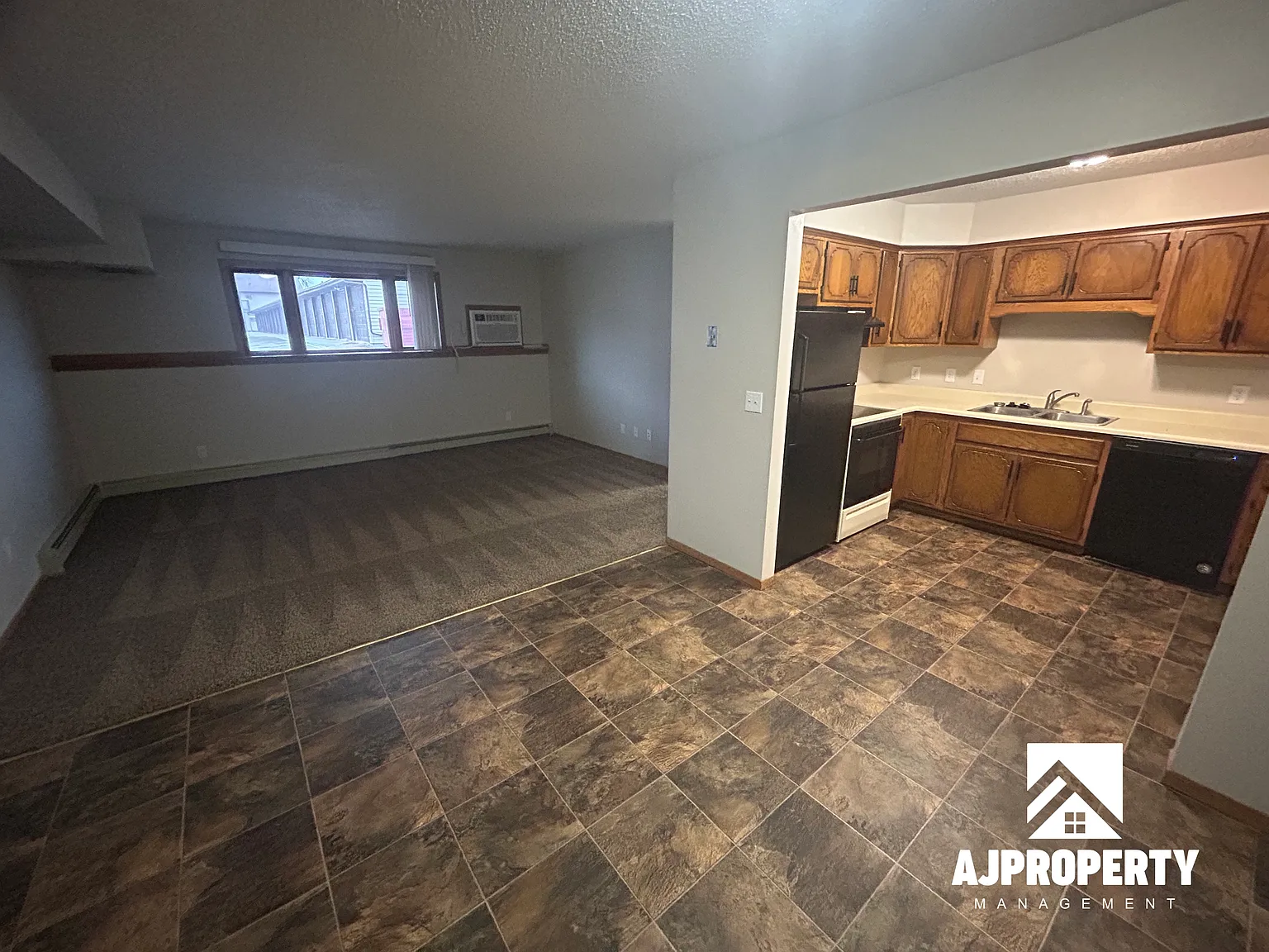 2 bed, 900 sqft, $899 — Photo 2