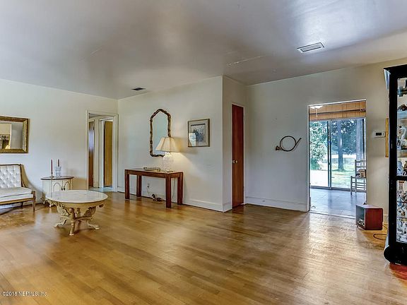 3rd image of 351 Brooks Cir E