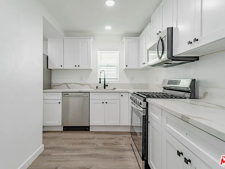 253 S Catalina Ave — Photo 12