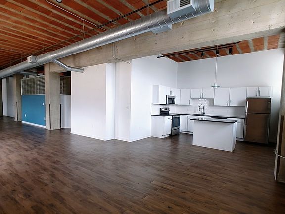 3rd image of 204 Walnut St #516