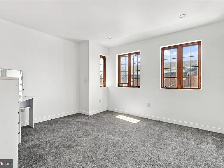 2526 E Clearfield St — Photo 13