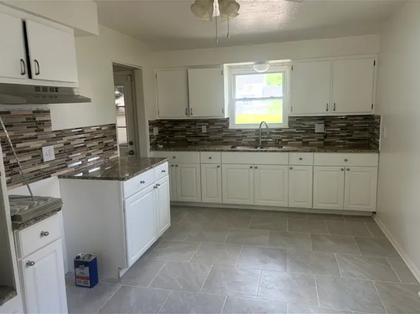 328 Blossom Ave, Campbell, OH 44405
