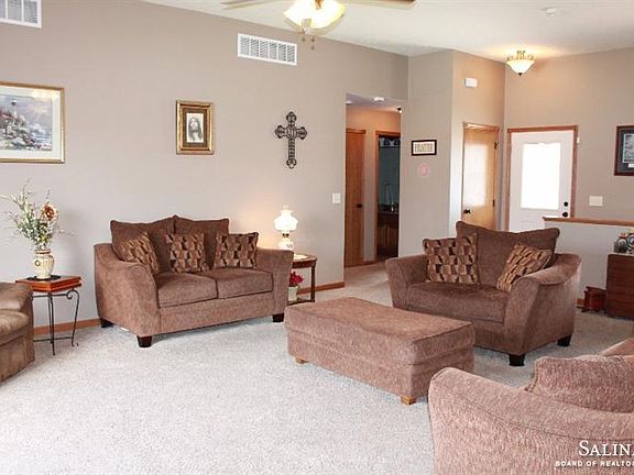 3rd image of 807 Joanie Ln