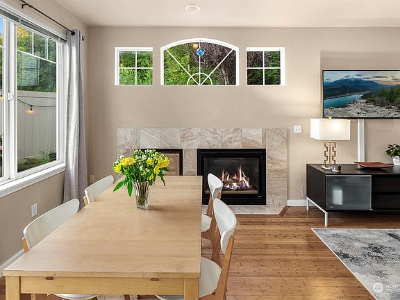 5th image of 205 Newport Way NW #D2