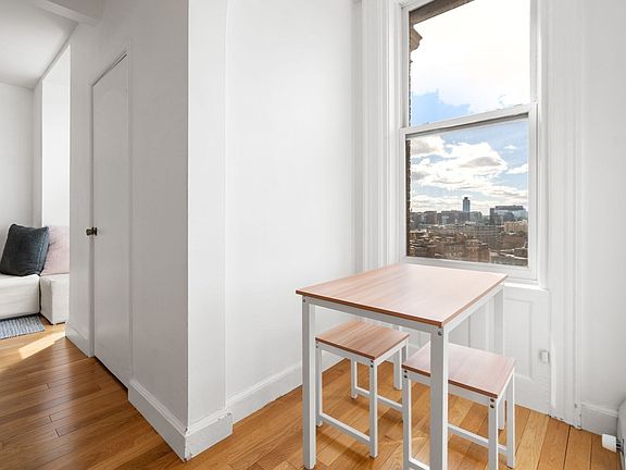 5th image of 483 Beacon St #Penthouse 4a