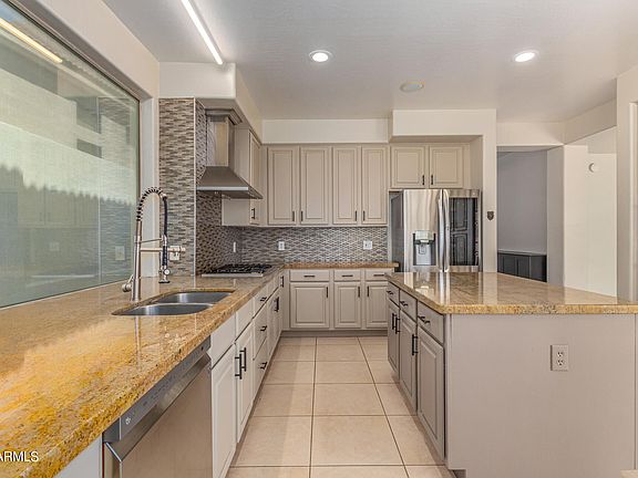 5th image of 1268 E VOLTAIRE Avenue