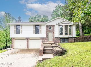 2413 Colonial Hills Rd, Jefferson City, MO 65109