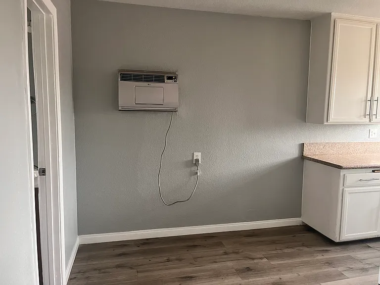 4459 N Maine Ave #D — Photo 8