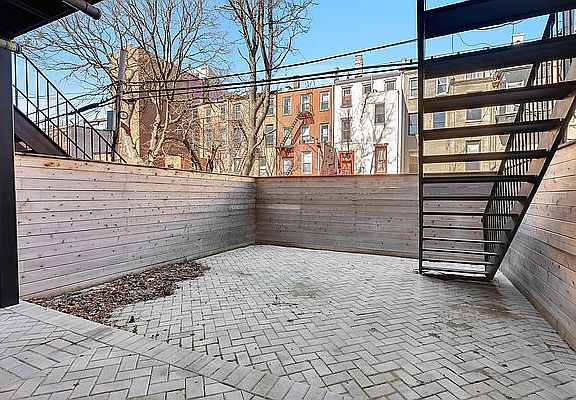3rd image of 125 Halsey St Floor 3