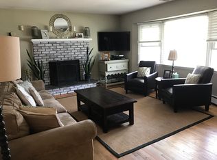 12 Graham Rd, Hampton Bays, NY 11946