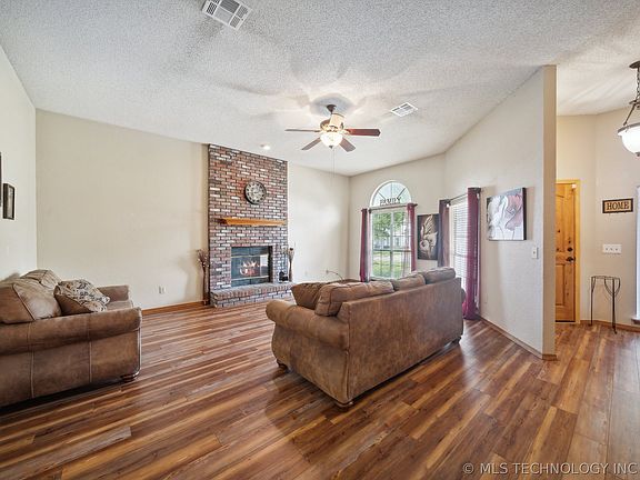 3rd image of 1904 S Gardenia Ave