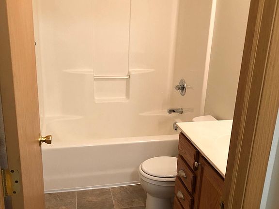 3rd image of 874 Edgewater Dr
