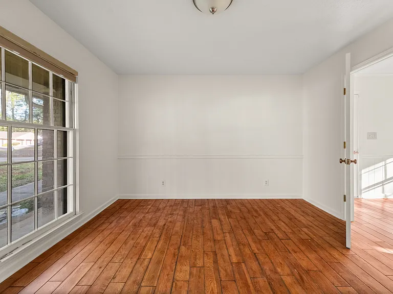 1247 Sycamore Dr — Photo 12