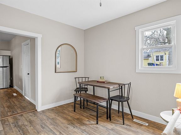 5th image of 1106 9th St SE