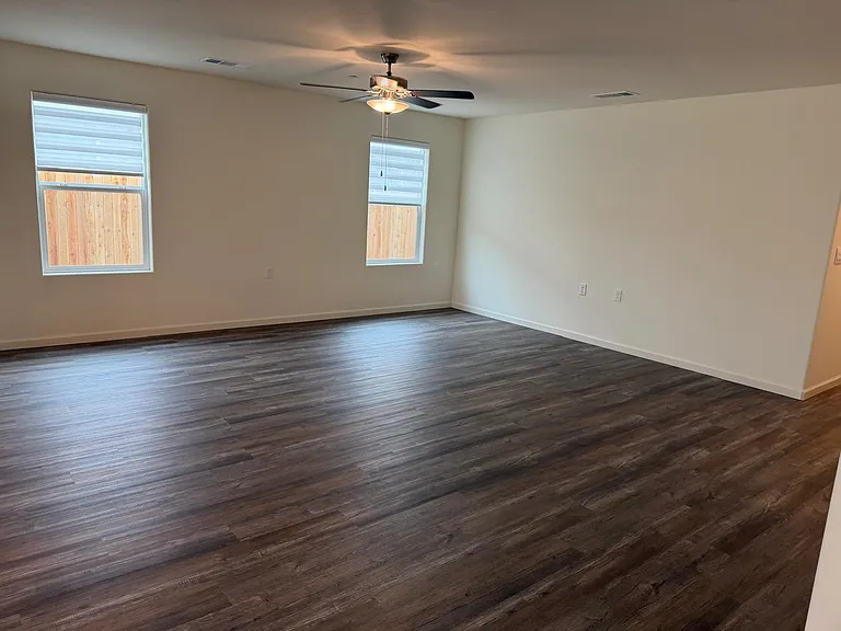 663 Skyler Ln — Photo 10