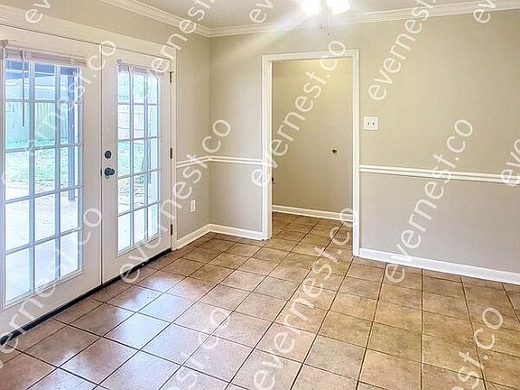 4th image of 2505 Hillcrest Cir