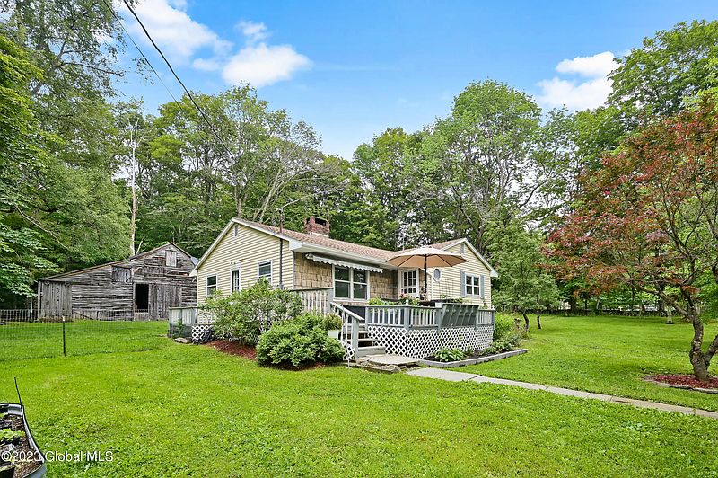2nd image of 471 Eminence Road Road