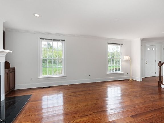4th image of 208 Mountain Rd