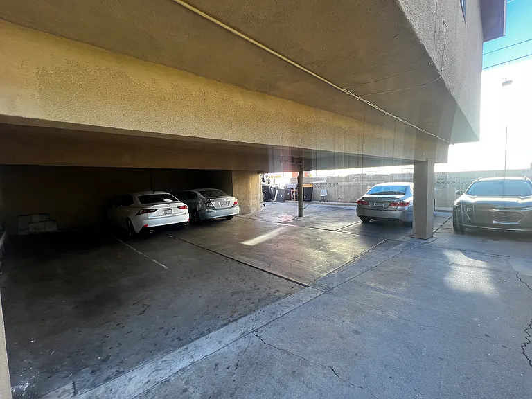 2720 Raymond Ave #2 — Photo 22