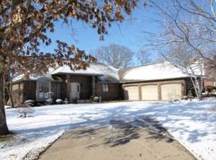 521 Goodsill Dr, East Galesburg, IL 61430