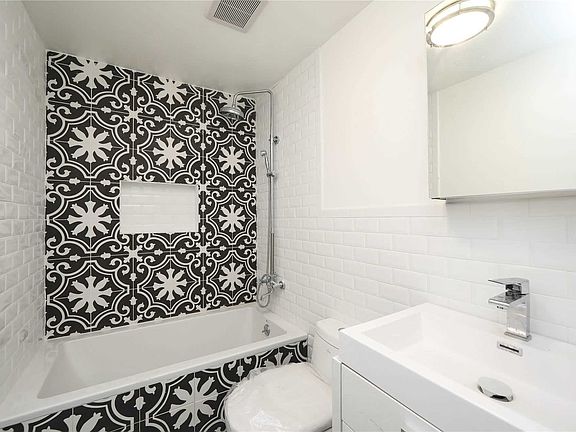 5th image of 16340 Phroane Ave