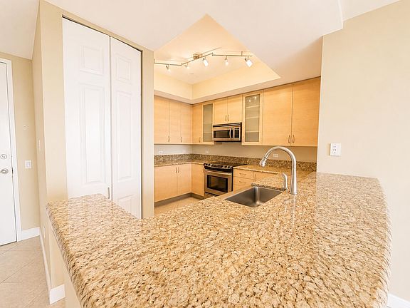 5th image of 2625 NE 14th Avenue NE #406