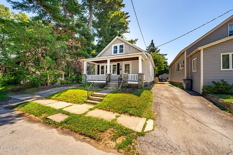 4th image of 34 Eagle Street