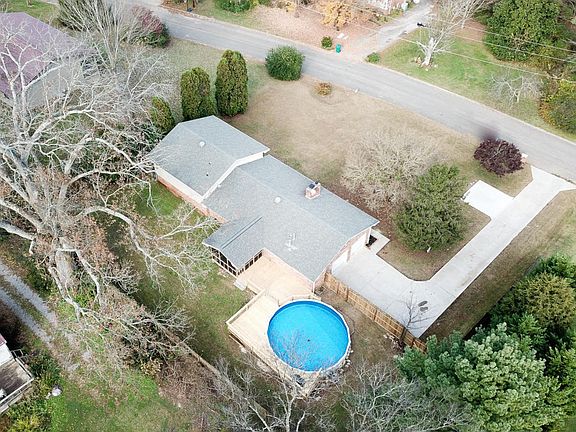 3rd image of 624 Trillium Cir