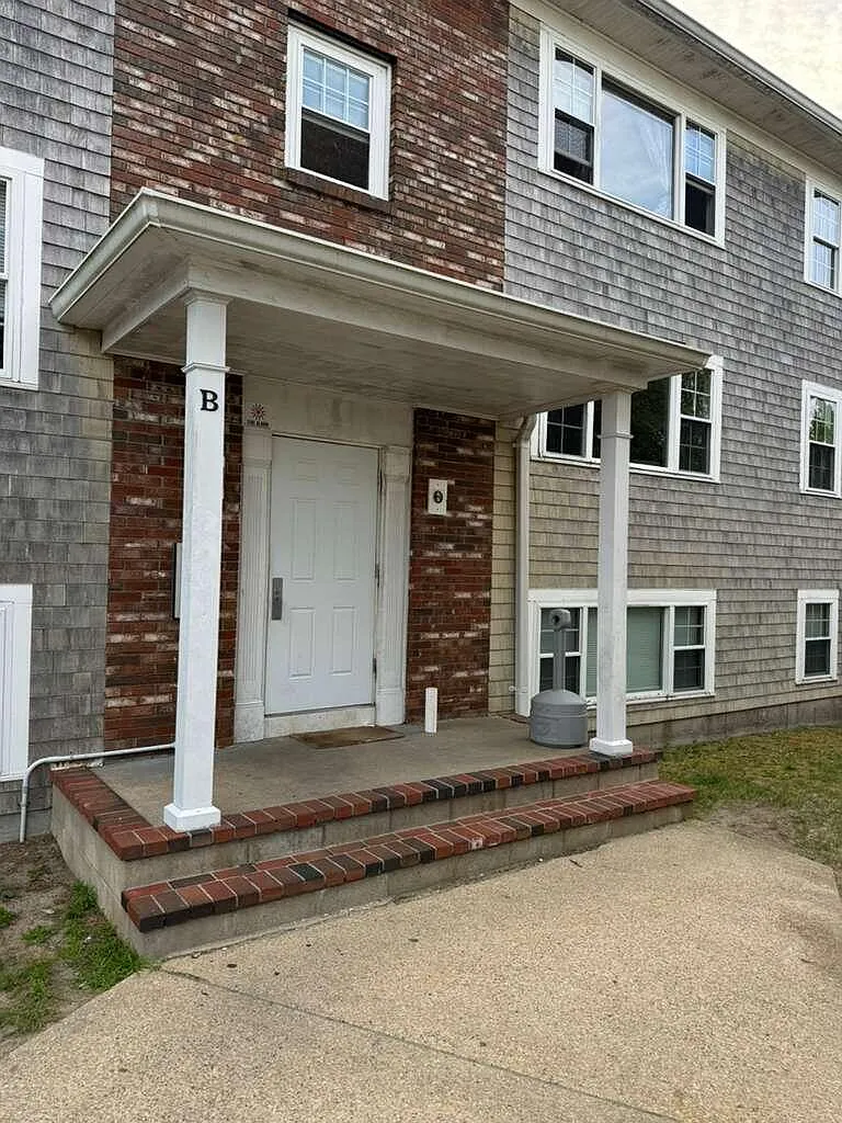 2 bed, 1.0 bath, 757 sqft, $2,200 — Photo 1