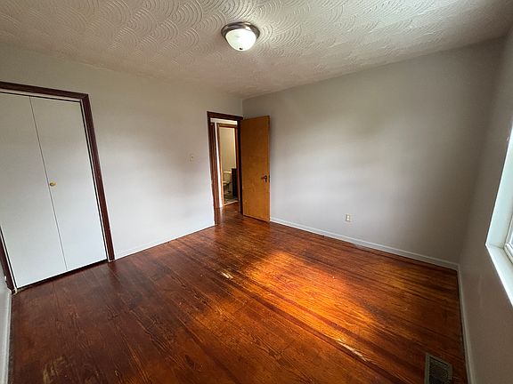 3rd image of 2609 Garfield Ave