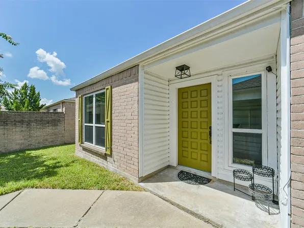 9318 Stockwell Drive, Houston, TX 77083