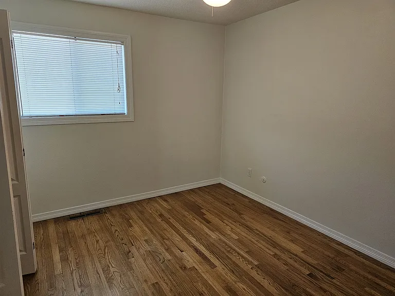 2825 Beacon St — Photo 10