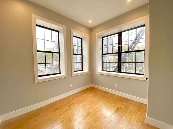 4th image of 194 Montrose Ave #B2