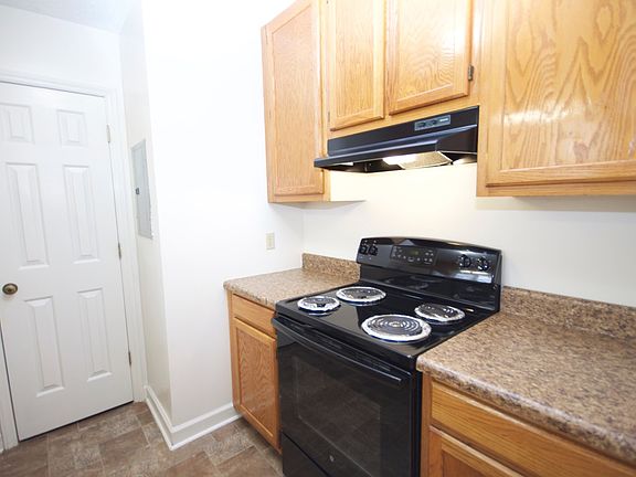 3rd image of 9 Shanna Dr APT 4