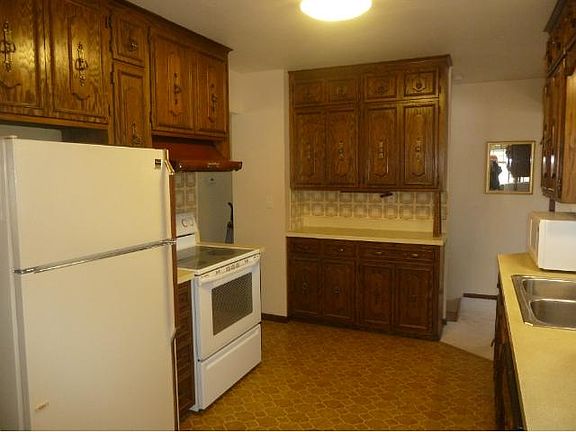 4th image of 216 Bellwood Ave E