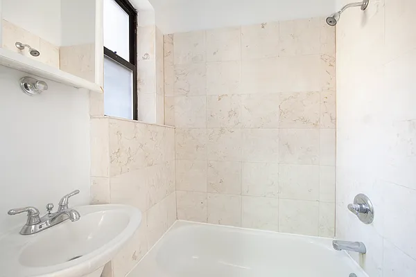 Rented by R New York | media 7