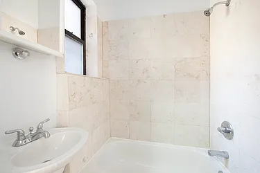 Rented by R New York