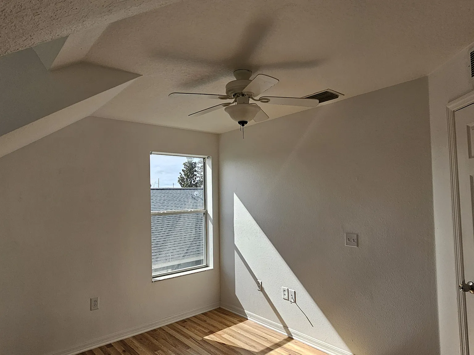 4 bed, 1800 sqft, $2,000 — Photo 4