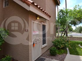 1633 E Lakeside Dr