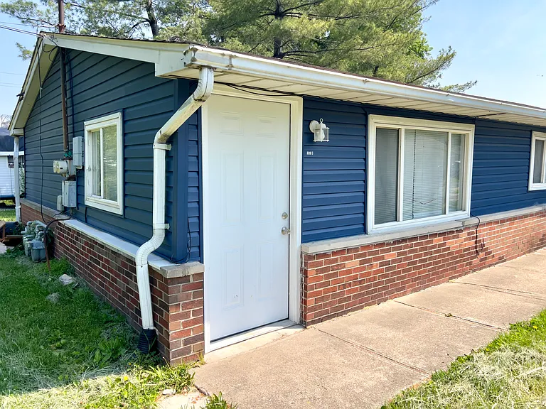 207 Roxana Ave #B — Photo 3