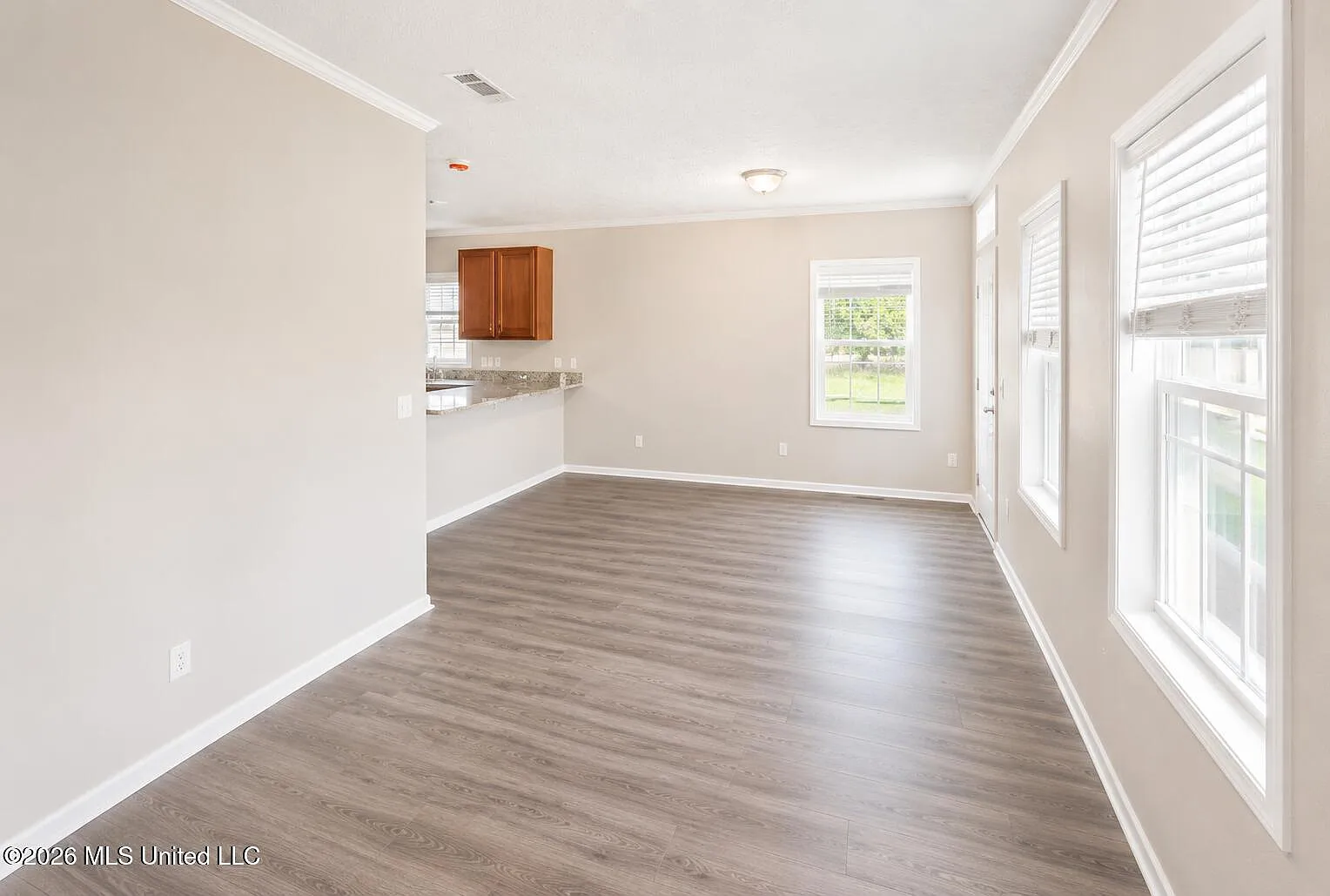 3 bed, 2.0 bath, 1225 sqft, $1,450 — Photo 2