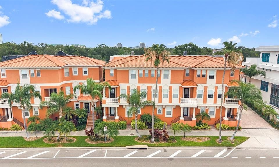 1st image of 905 VILLA VENICIA WAY