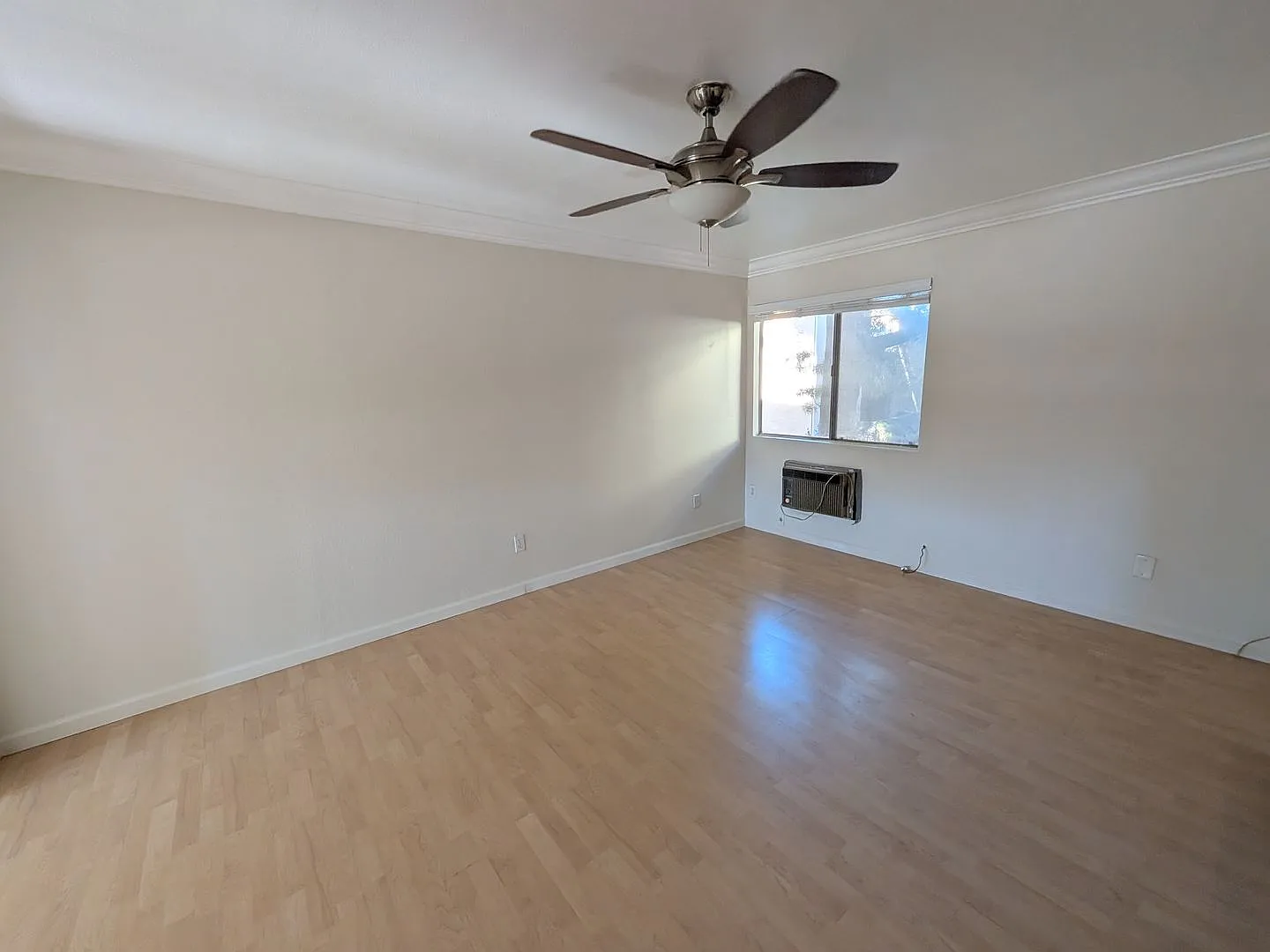2 Bedroom Townhome with Balcony & Unbeatable Mission Valley Location! — Photo 3