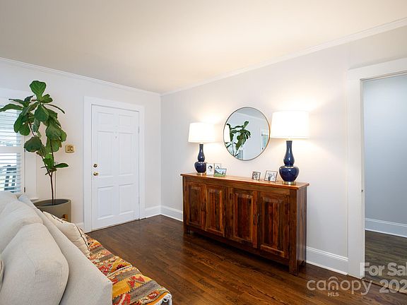 3rd image of 517 Forest Ln