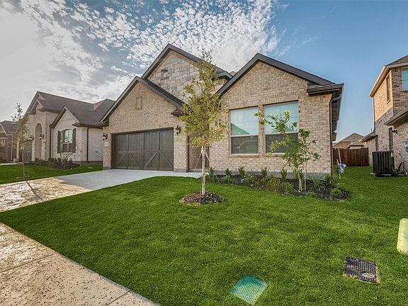 2nd image of 2056 Saint Andrews Way
