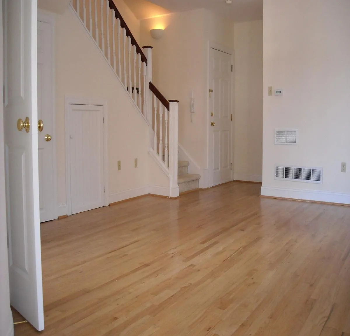 2 bed, 1044 sqft, $2,995 — Photo 2