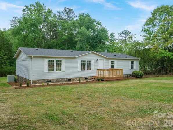2780 Orangewood Ln, Newton, NC 28658