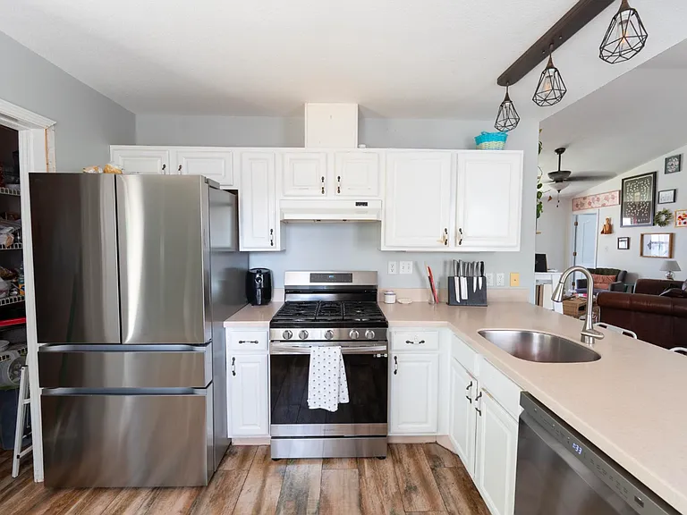 3232 Cornell Dr — Photo 6